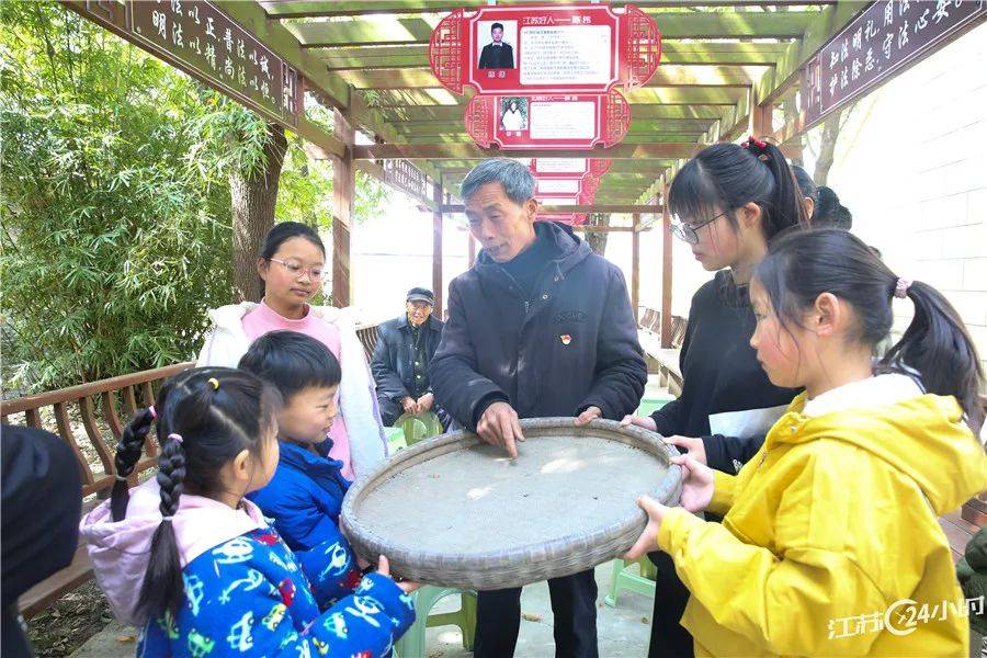 樱花校园mod版苹果:江苏24小时·滚动推送|南京市：金陵风筝会百“鸢”竞飞-第18张图片-太平洋在线下载