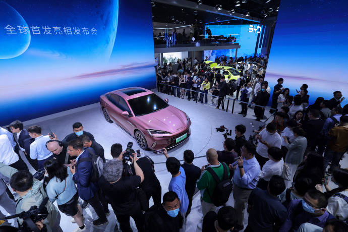 qq阅读苹果版下:原创
                中国新能源车型销量“洗牌”：宏光MINI跌落神坛，比亚迪成大赢家